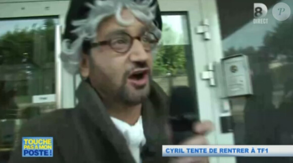 Cyril Hanouna tentant de pénétrer TF1, le vendredi 5 juillet 2013.