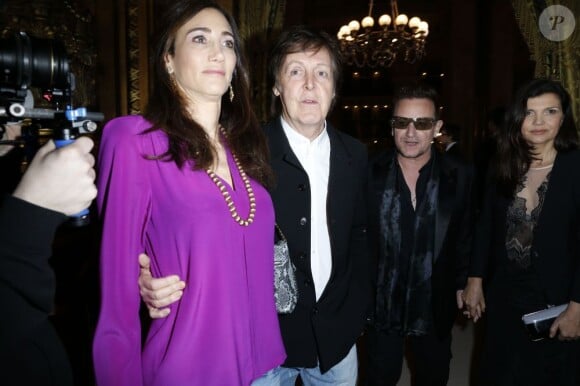 Nancy Shevell et son mari Paul McCartney, Bono et sa femme Ali Hewson - Au défilé Stella McCartney à Paris le 4 mars 2013.
