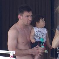 Lionel Messi : Papa câlin et heureux en vacances avec les stars du Barça