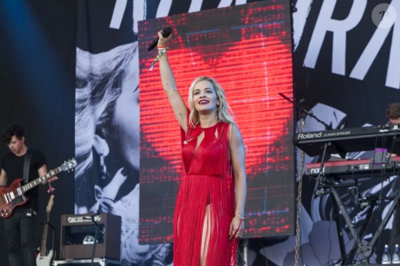 Rita Ora sur la scène du festival Glastonbury, le 18 juin 2013.