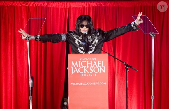 Michael Jackson annonce la série de concerts "This Is It" lors d'une conférence de presse organisée par AEG Live à Londres, le 5 mars 2009