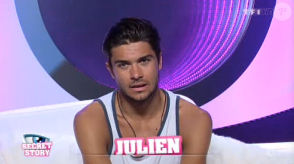 Julien dans la quotidienne de Secret Story 7 sur TF1 le vendredi 12 juillet 2013