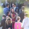 Mariage de Jimmy Kimmel et Molly McNearney à Ojai, le 13 juillet 2013. Ici on peut voir Jennifer Garner en rose, Matt Damon et sa femme Luciana Barroso, ainsi que J.J Abrams.