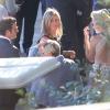 Mariage de Jimmy Kimmel et Molly McNearney à Ojai, le 13 juillet 2013. Ici on peut voir Jennifer Aniston, Justin Theroux et Portia de Rossi.