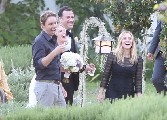 Mariage de Jimmy Kimmel et Molly McNearney à Ojai, le 13 juillet 2013. Ici on peut voir les mariés prendre la pose avec Dax Shepard et sa fiancée Kristen Bell.