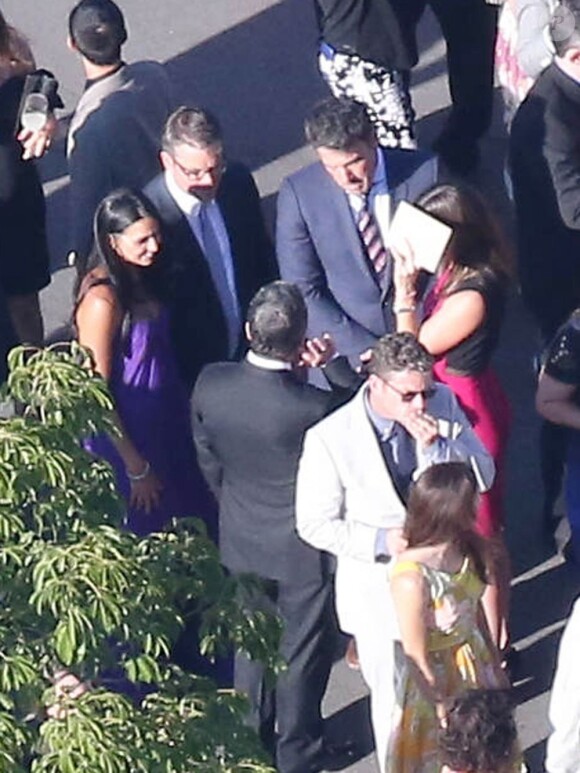 Mariage de Jimmy Kimmel et Molly McNearney à Ojai, le 13 juillet 2013. Ici on peut voir Ben Affleck, Jennifer Garner, Matt Damon et sa femme discuter ensemble.