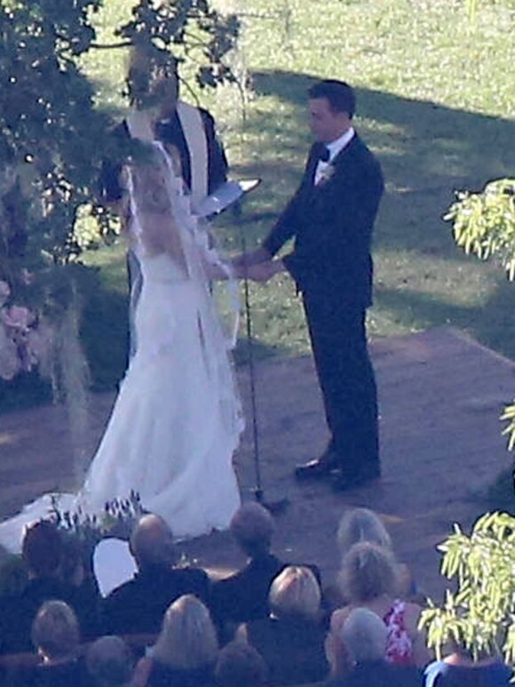 Mariage de Jimmy Kimmel et Molly McNearney à Ojai, le 13 juillet 2013. Les mariés échangent leurs voeux.