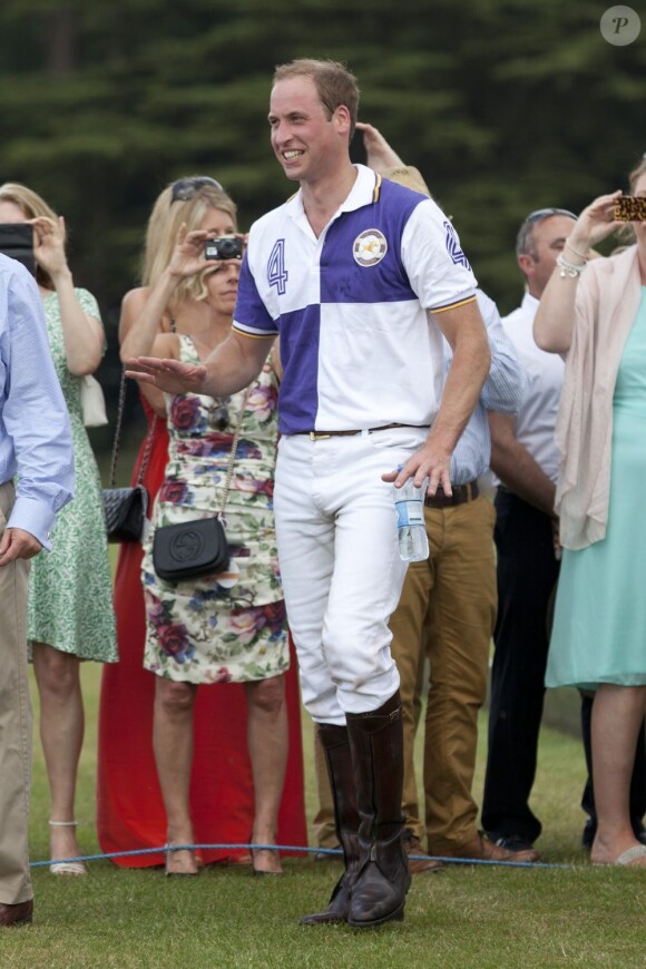 Les princes William, apparu très détendu, et Harry disputaient le 14 juillet 2013 au club de Cirencester Park un match de polo caritatif, le Jerudong Trophy, pendant que Kate Middleton continuait de... ne pas accoucher.