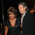 Tina Turner et son compagnon Erwin Bach au défilé Giorgio Armani Printemps-Eté 2010 à Paris, le 25 janvier 2010.
