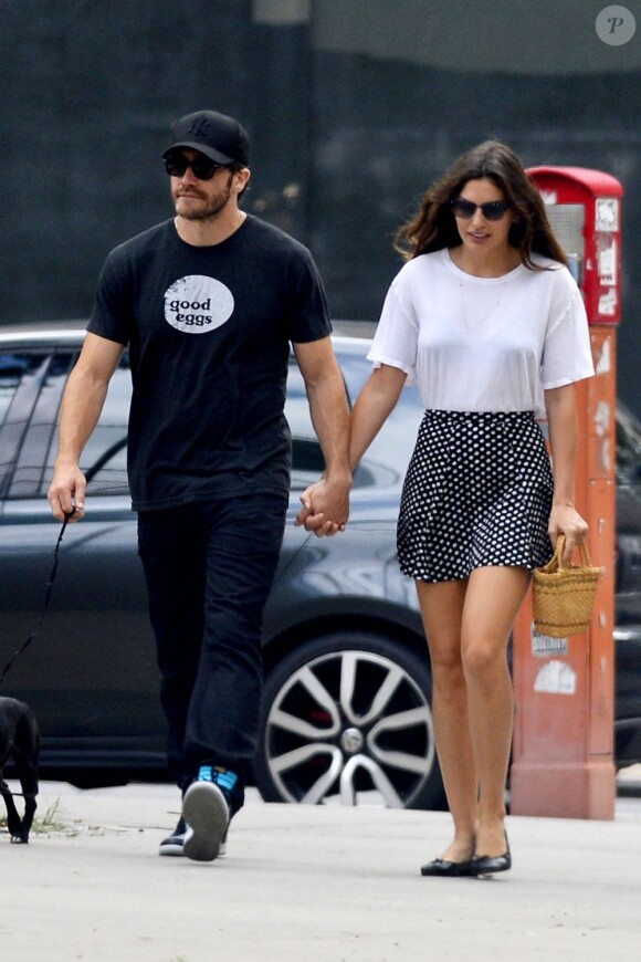 Jake Gyllenhaal, main dans la main avec sa chérie Alyssa Miller à New York le 14 juillet 2013