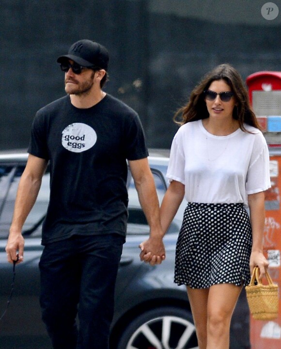 Jake Gyllenhaal, main dans la main avec son amoureuse Alyssa Miller à New York le 14 juillet 2013