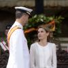 Le prince Felipe et la princesse Letizia d'Espagne le 16 juillet 2013 à l'Académie militaire navale de Pontevedra pour la prestation de serment des jeunes diplômés