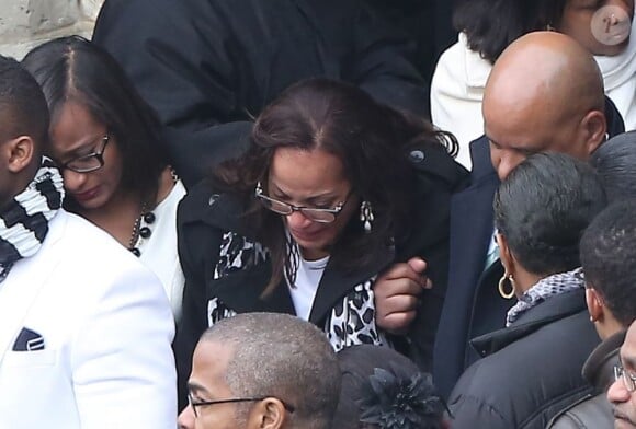 La mère de Gérald Babin à la sortie des obsèques de ce dernier à Nemours le 5 avril 2013.