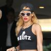 Rihanna quitte le Lowry Hotel, revêtue d'un t-shirt avec l'inscription "SLUTZ", à Londres, le 16 juillet 2013
