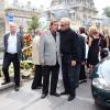 Jean Pierre Foucault et Harry Williams, fils aîné d'André Verchuren aux obsèques d'André Verchuren à Chantilly le 17 juillet 2013.