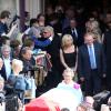 La famille à la sortie de l'èglise où se sont déroulées les obsèques d'André Verchuren à Chantilly le 17 juillet 2013