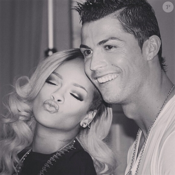 Rihanna dévoile sa rencontre avec Cristiano Ronaldo sur Instagram.
