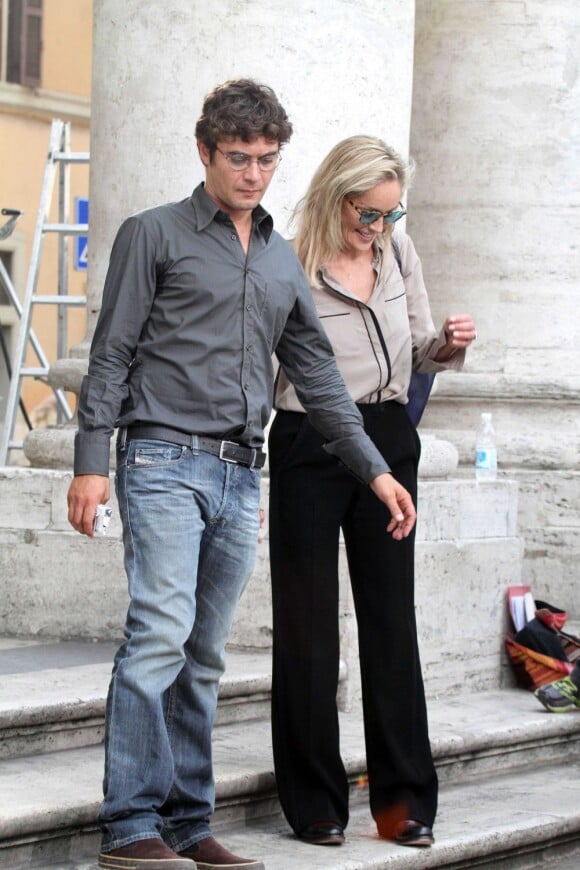 Sharon Stone et Riccardo Scamarcio sur le tournage du film Un ragazzo d'oro à Rome, le 18 juillet 2013.