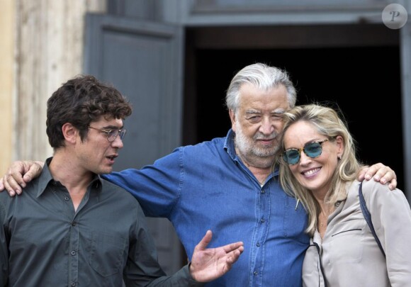 Sharon Stone, Pupi Avati et Riccardo Scamarcio sur le tournage du film Un ragazzo d'oro à Rome, le 18 juillet 2013.