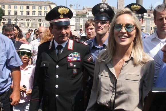 Sharon Stone arrive sur le tournage du film Un ragazzo d'oro à Rome, le 18 juillet 2013.