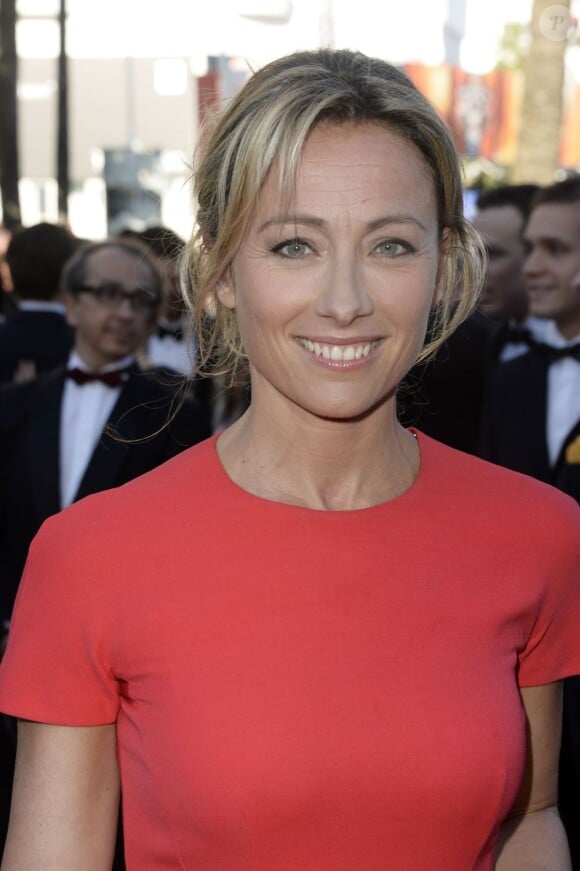 Anne-Sophie Lapix à la montée des marches du film "Le Passé" lors du 66e Festival du film de Cannes, le 17 mai 2013.