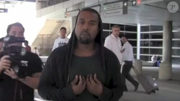 Kanye West a fait des émules à la sortie de l'aéroport LAX de Los Angeles, le 19 juillet 2013.