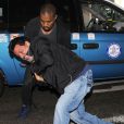 Kanye West a attaqué un photoghraphe à son arrivée à l'aéroport LAX de Los Angeles, le 19 juillet 2013.
