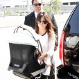 Kourtney Kardashian et ses enfants Mason et Penelope à l'aéroport LAX de Los Angeles, le 19 juillet 2013.