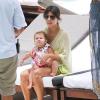 Kourtney Kardashian se relaxe avec son fiance Scott Disick et leurs enfants Mason et Penelope à Miami, le 20 juillet 2013.