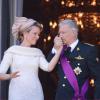 Le roi Philippe et la reine Mathilde de Belgique se présente au balcon du palais royal après la prestation de serment de Philippe à Bruxelles, le 21 juillet 2013.