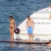Rafael Nadal et sa petite amie Xisca Perello en vacances au large de Majorque avec leurs proches le 19 juillet 2013