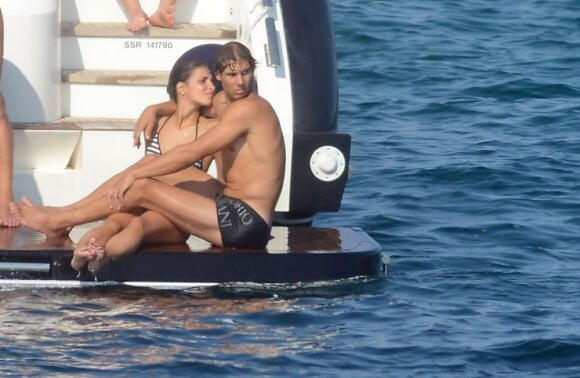 Rafael Nadal et sa compagne Xisca, amoureux en vacances au large de Majorque le 19 juillet 2013