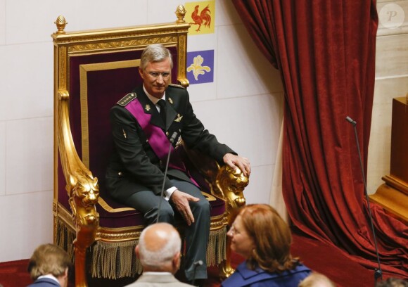 Philippe patiente sagement avant de prêter serment et d'entrer dans l'histoire en tant que septième roi des Belges, à Bruxelles, le 21 juillet 2013.