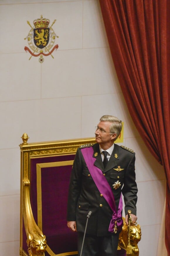 Le roi nouveau roi des Belges Philippe sans couronne, ni sceptre, attributs royaux inconnus en Belgique. Lors de la prestation de serment à Bruxelles, le 21 juillet 2013.