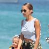 Nicole Richie, Joel Madden et leurs enfants Harlow et Sparrow se promenent sur la plage a Saint-Tropez. Le 23 juillet