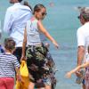 Nicole Richie, Joel Madden et leurs enfants Harlow et Sparrow se promenent sur la plage a Saint-Tropez. Le 23 juillet 2013