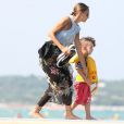 Nicole Richie, Joel Madden et leurs enfants Harlow et Sparrow sont alles passer l'apres-midi au Nioulargo sur la plage de Pampelonne a Saint-Tropez. Le 23 juillet 2013