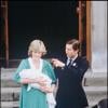 La princesse Diana en robe verte à pois quittant avec le prince Charles la maternité de l'hôpital St Mary après la naissance du prince William en juin 1982