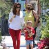 Exclusif - La jolie Eva Longoria emmène sa mère Ella Eva Mireles et son neveu dans un salon de coiffure à West Hollywood, le 23 juillet 2013.