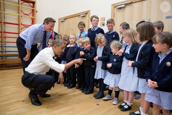 Barack Obama et David Cameron avec des écoliers de la ville d'Enniskillen, située en Irelande du Nord, lors du G8. Photo prise au mois de juin 2013.