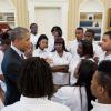 Barack Obama discute avec des étudiants de la William R. Harper High School à la Maison Blanche. Juin 2013.