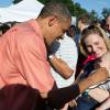 Le président Barack Obama, toujours aussi proche des enfants. Cette photo a été publiée sur le compte Facebok de la Maison Blanche pour le Jour de l'Indépendance, le 4 juillet 2013.