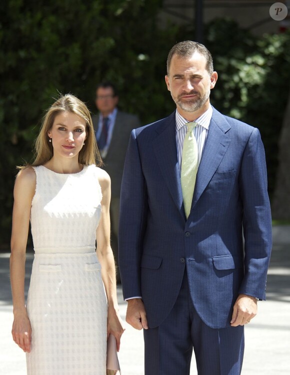 Le prince Felipe et Letizia d'Espagne ont remis le prix de journalisme Luis Carandell, à la journaliste parlementaire Maria Rey, au Sénat, à Madrid, le 24 juillet 2013.