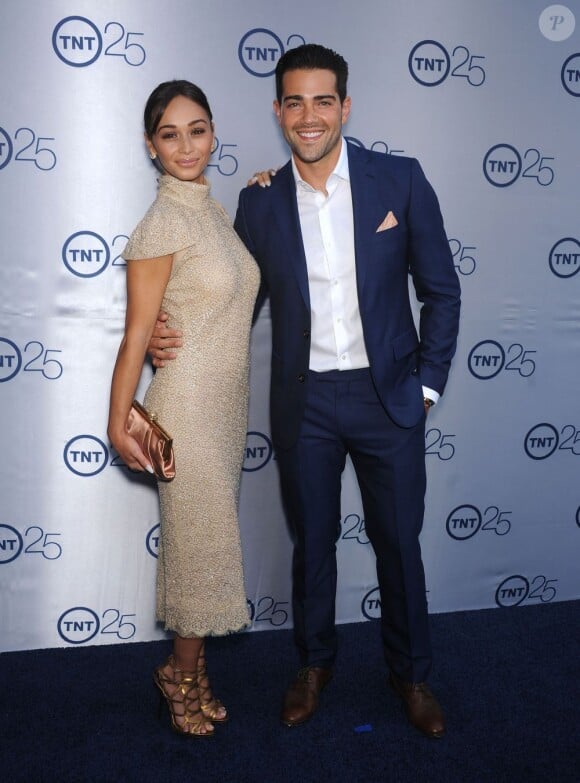 Cara Santana et Jesse Metcalfe lors de la soirée du 25e anniversaire de la chaîne TNT, au Beverly Hilton Hôtel, le 24 juillet 2013