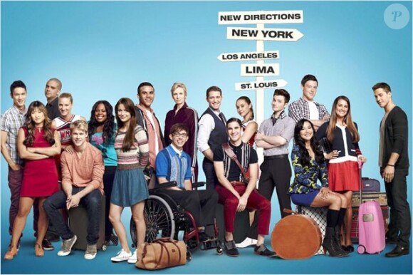 Cory Monteith entouré de tous les acteurs de "Glee". Poster promo de la saison 4 (2012-2013)