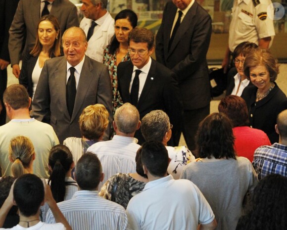 Le roi Juan Carlos Ier d'Espagne et la reine Sofia étaient à Saint-Jacques de Compostelle jeudi 25 juillet 2013 suite à la catastrophe ferroviaire survenue dans la soirée du 24 juillet.
