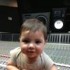 De retour en studio après des vacance méritées, Shakira n'a pas manqué d'emmener avec elle son craquant fiston Milan, le 29 juillet 2013.