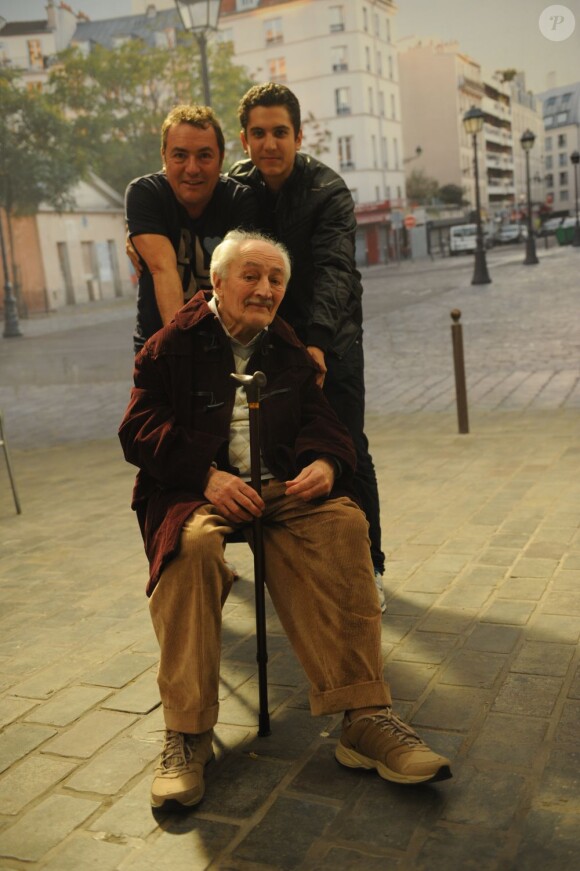 Exclusif - Rendez-vous avec Fabien Onteniente, son père (décédé le 23 juillet 2013), et son fils Enzo en 2011 à Paris.