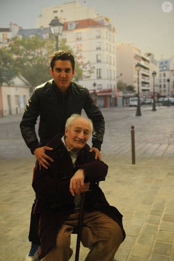 Exclusif - Enzo Onteniente avec son grand-père à Paris en 2011.