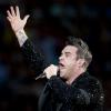 Robbie Williams en concert lors de sa tournée Take the Crown Stadium Tour 2013 à  Amsterdam, le 13 juillet 2013.